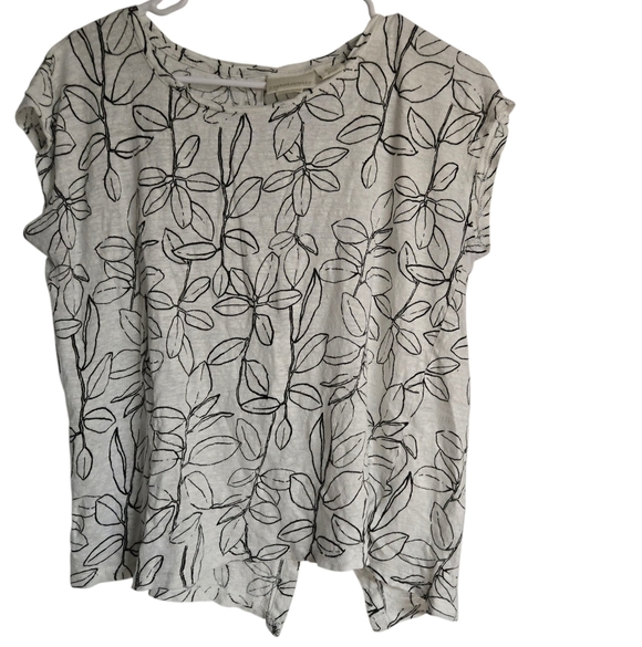 Cynthia Rowley 100% Linen White Black Floral Top Button Back Size Large - Picture 1 of 4